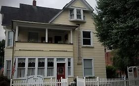 Hatfield Mccoy House Inn